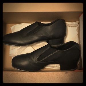 Capezio Girls Tap shoes slip on black leather